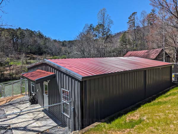 30x40 metal building with gray walls and red roof panels